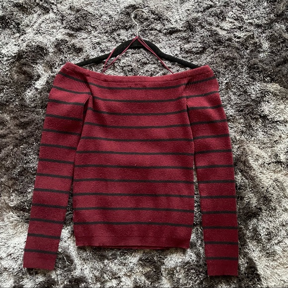 American Eagle striped sweater Off the Shoulder 🤍 - Picture 3 of 3